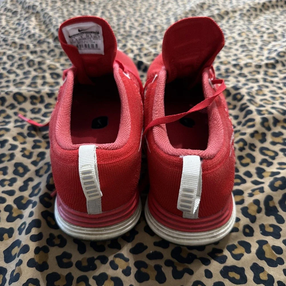 Nike Flyknit Lunarlon Women Size 7.5  Hyper Red Athletic Shoes